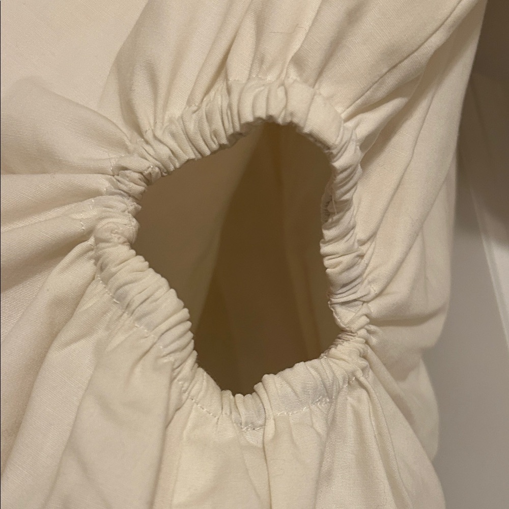 Elegant Cream Puff Sleeve Blouse - Picture 3 of 4
